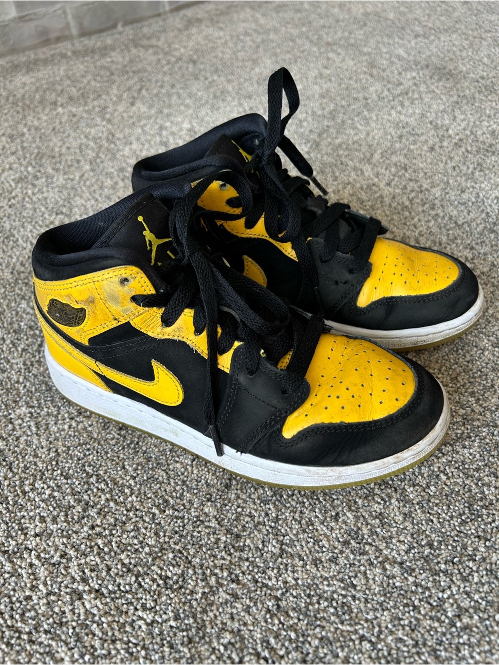Air Jordan mid SE High-Top Sneakers